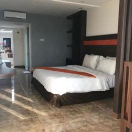 Satria Wisata Hotel Parepare Buitenkant foto