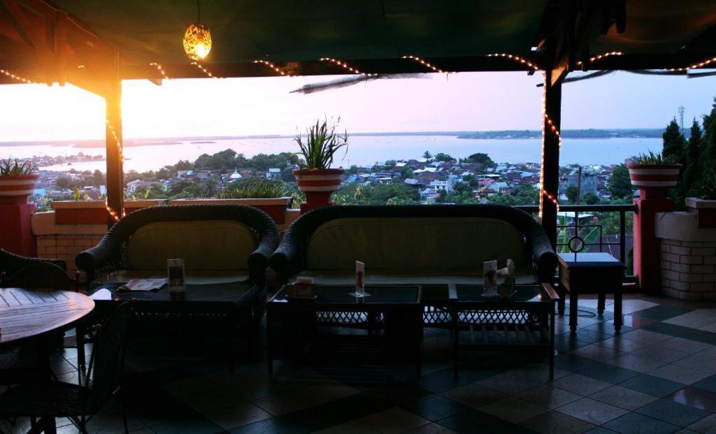 Satria Wisata Hotel Parepare Buitenkant foto