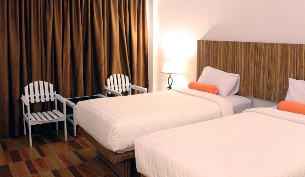 Satria Wisata Hotel Parepare Buitenkant foto