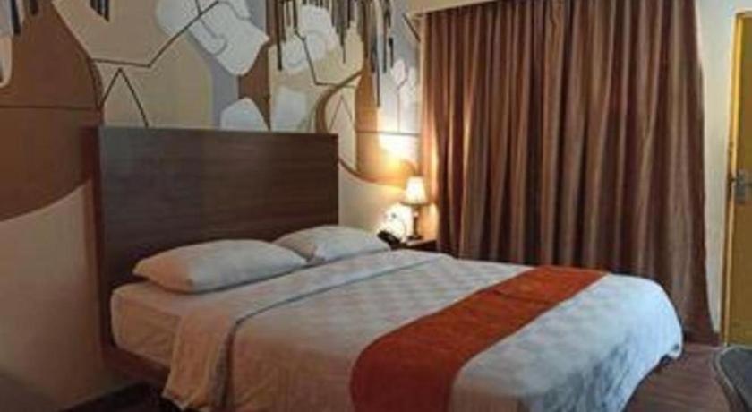 Satria Wisata Hotel Parepare Buitenkant foto