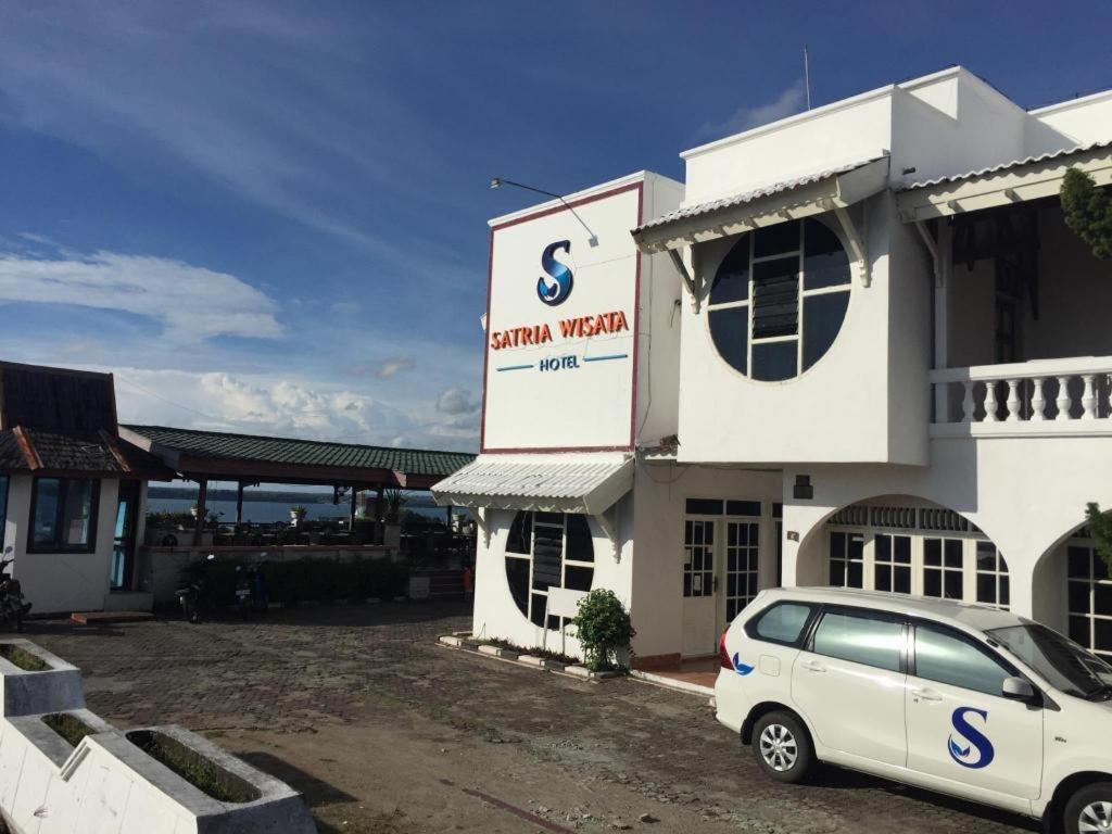 Satria Wisata Hotel Parepare Buitenkant foto
