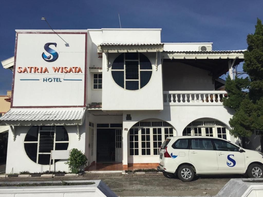 Satria Wisata Hotel Parepare Buitenkant foto