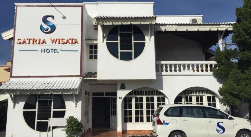 Satria Wisata Hotel Parepare Buitenkant foto