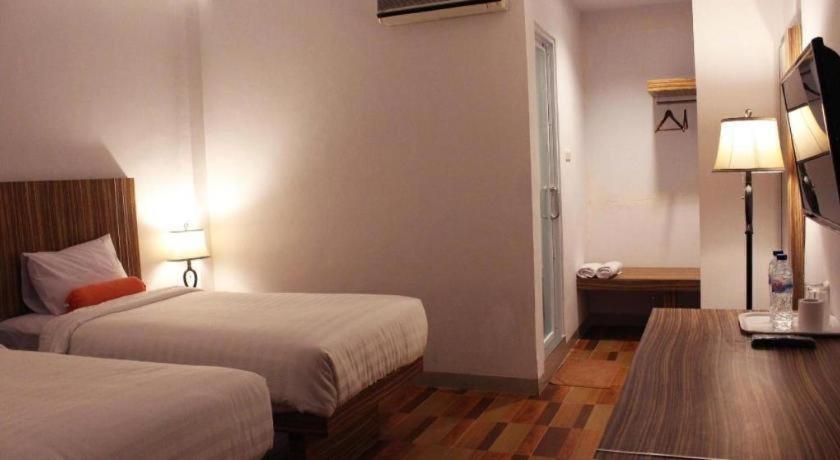 Satria Wisata Hotel Parepare Buitenkant foto