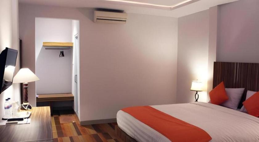 Satria Wisata Hotel Parepare Buitenkant foto