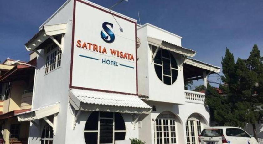 Satria Wisata Hotel Parepare Buitenkant foto
