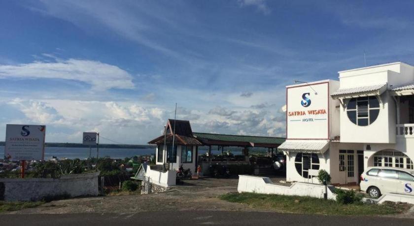 Satria Wisata Hotel Parepare Buitenkant foto