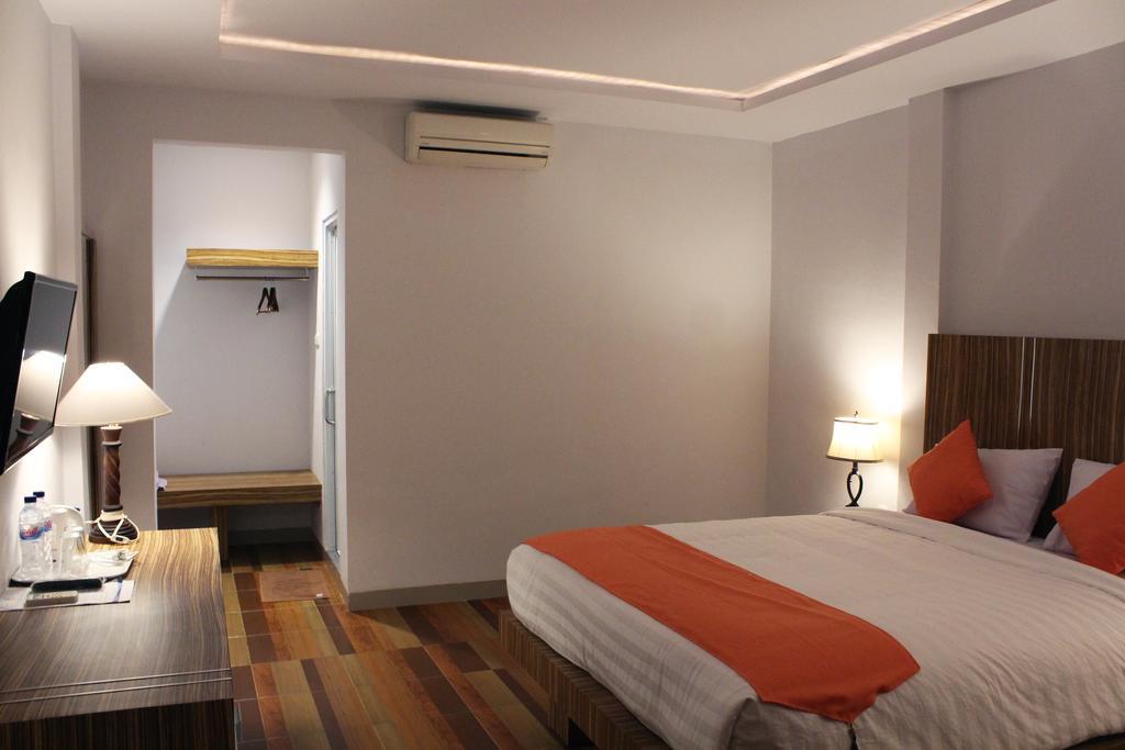 Satria Wisata Hotel Parepare Buitenkant foto